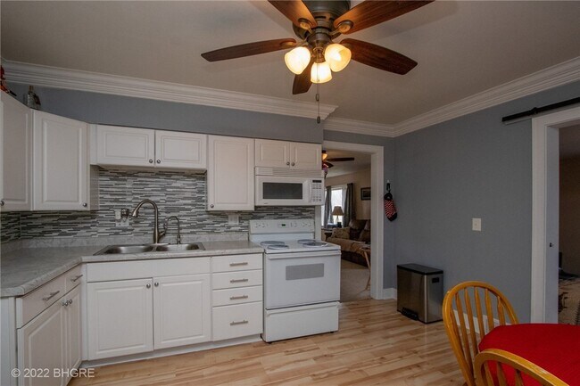 Foto del edificio - 407 Cottage St