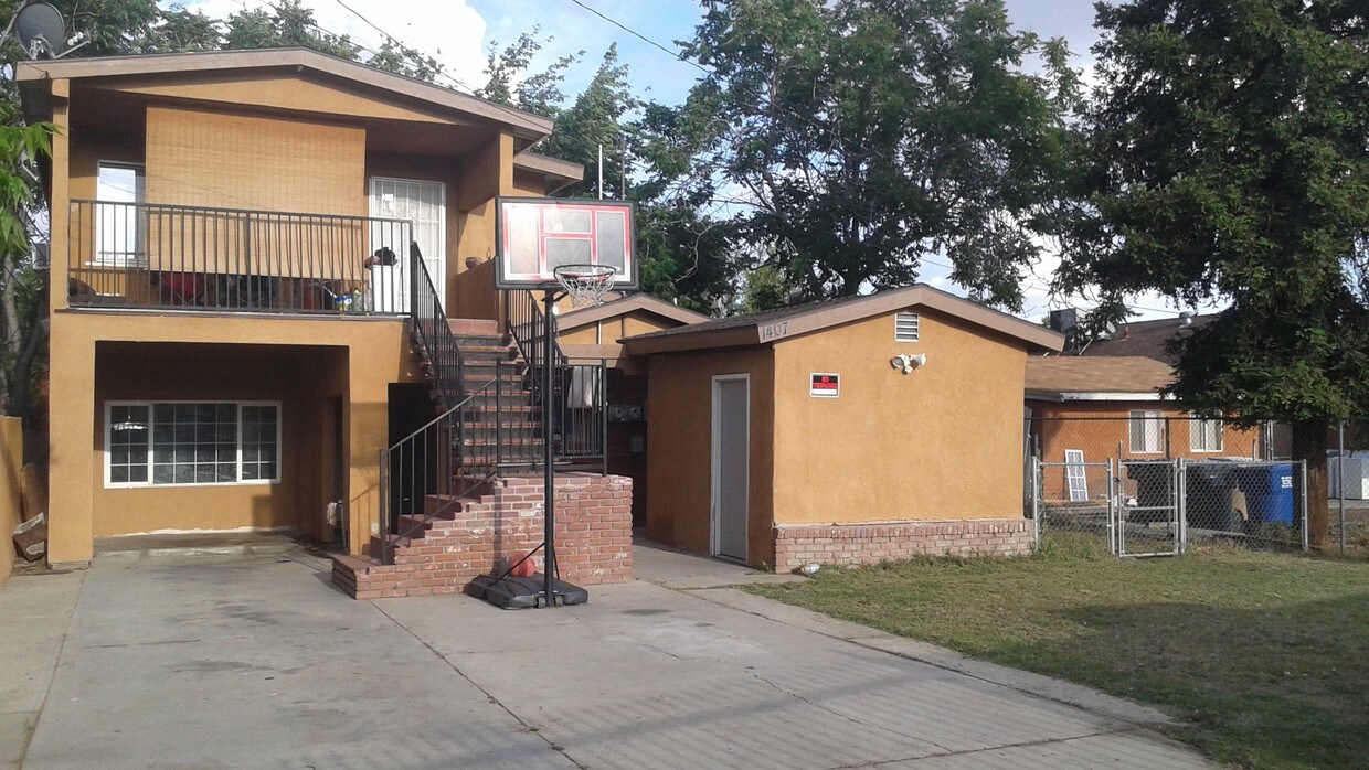 Amplio espacio para aparcamiento - 1407 Mt Vernon Ave