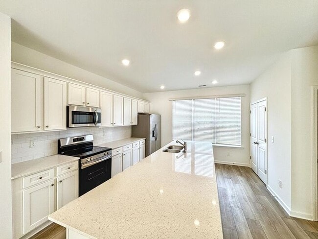 Building Photo - 208 Asbury Oak Ln