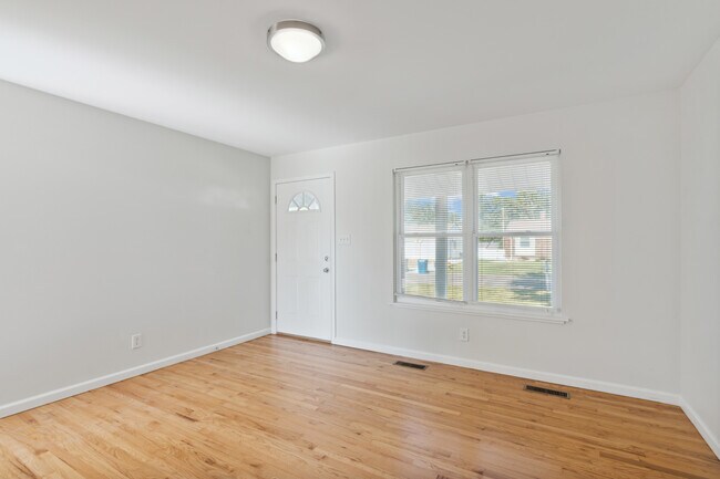 Foto del edificio - 5328 Cherryview Ln