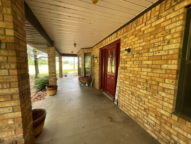 Building Photo - 950 Co Rd 4413