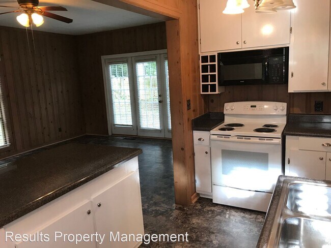 Building Photo - 3 br, 2 bath House - 511 Sylvan Dr