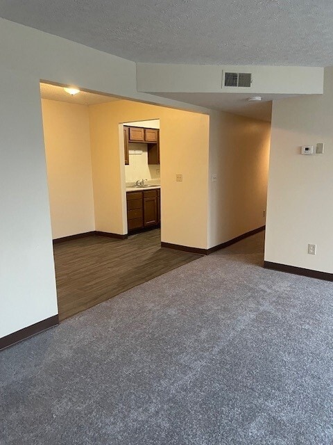 Building Photo - Hickory Way Apartments