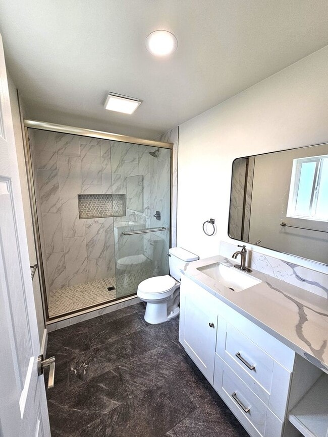 Foto del edificio - 3 bedroom 2 bath Newly Built ADU
