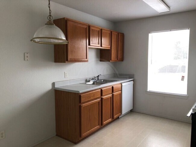 Foto del edificio - 5704 Redstone Dr