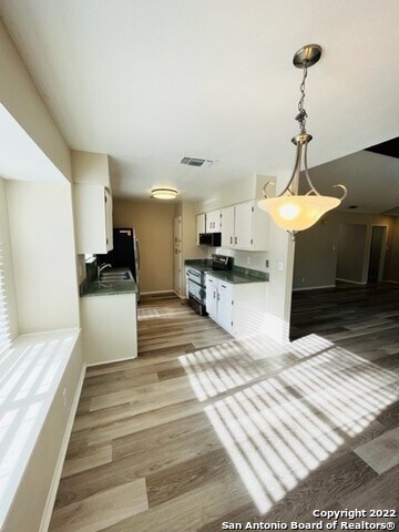 Building Photo - 6219 Sun Hollow