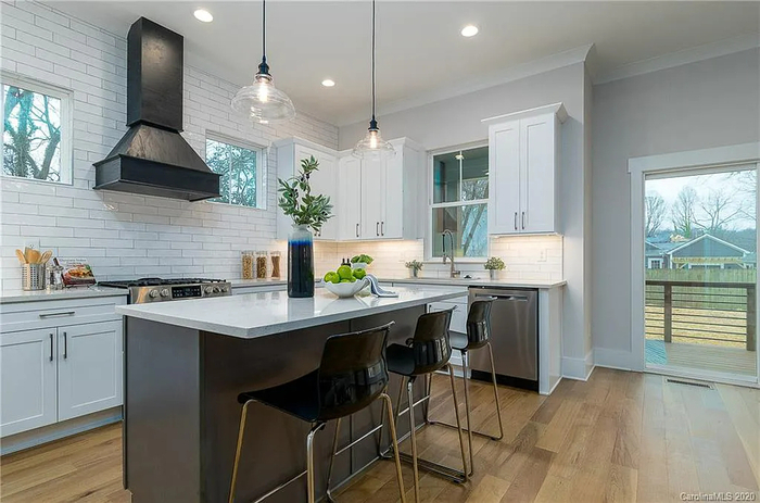 Foto principal - Luxurious, Modern Farmhouse in Belmont wit...