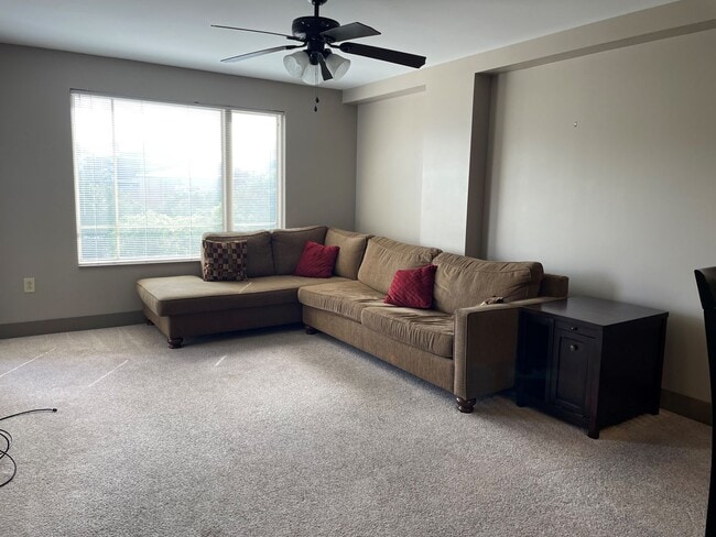 Building Photo - Lake Plaza #904- 3BD/2BA Available for FALL 2026! $3300 per month rent includes ONE assigned park...