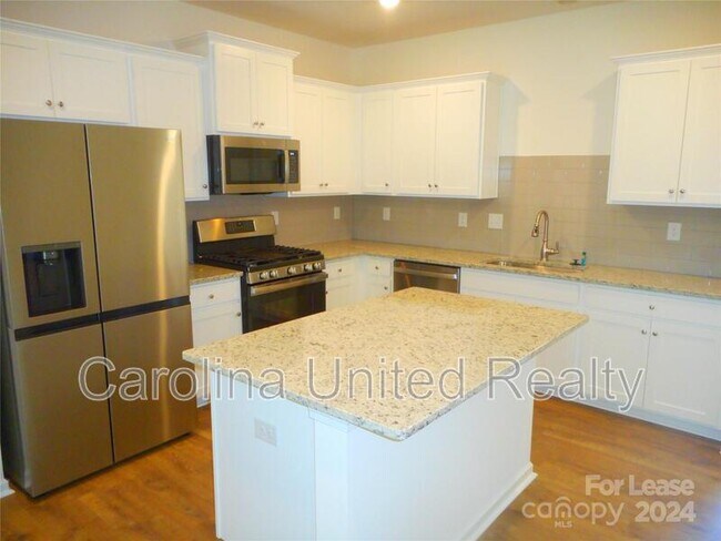 Building Photo - 2821 Aubrey St