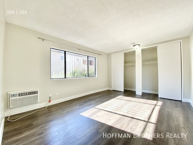 Building Photo - 981 Elden Ave