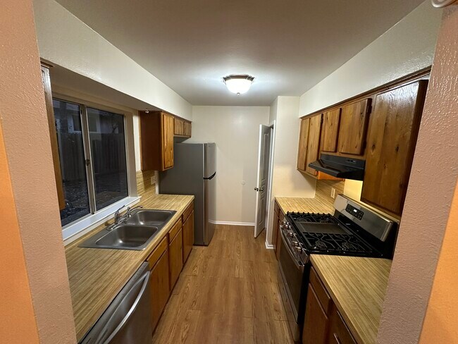 Foto del edificio - 4504 Dorsett Oaks Cir