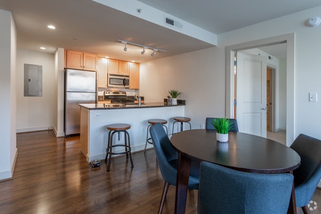 2 BR, 2 BA - 910 SF - 3333 Wisconsin Apartments