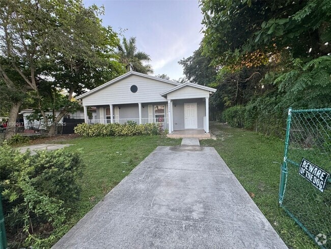 Building Photo - 22250 Miami Ave