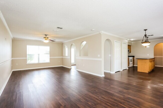 Foto del edificio - 7362 High Bluff Rd N