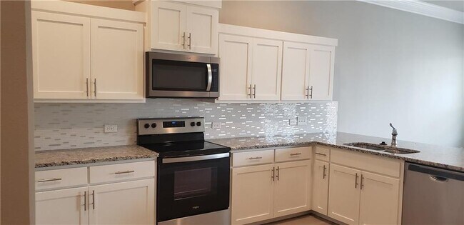 Foto del edificio - 100 Everett Ct