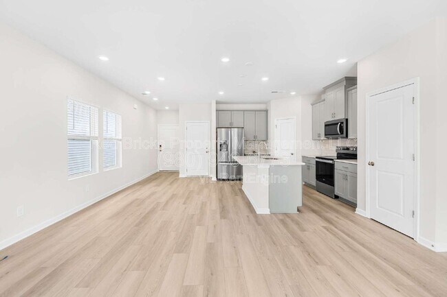 Building Photo - 2220 Belterra Dr