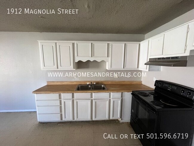 Building Photo - 1912 N Magnolia St