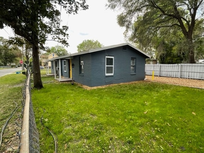 Building Photo - Beautiful 2 Bed 1 Bath House In Fifth Ave Neighborhood