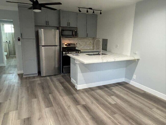 Foto del edificio - 4660 Kester Ave