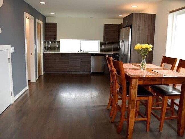 Building Photo - Magnolia Townhome