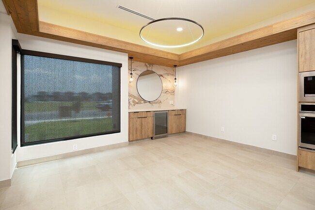 Foto del edificio - 709 Juniper Cir