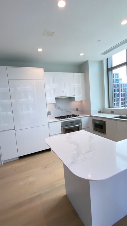 Building Photo - 133 Seaport Blvd