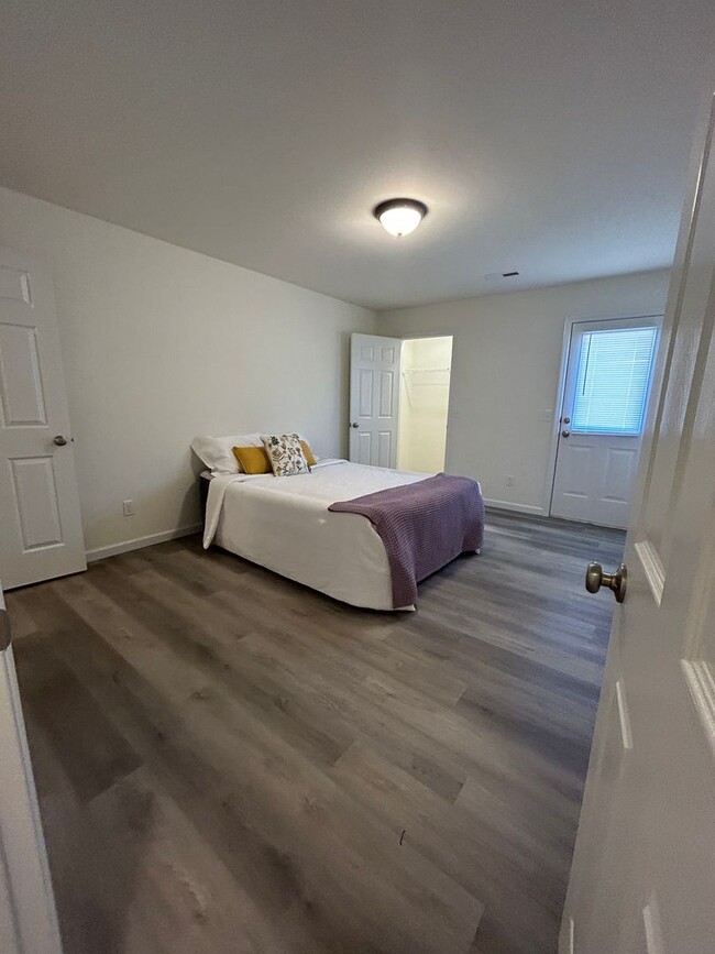 Building Photo - Brand new 2 bedroom 2 bathroom garden styl...