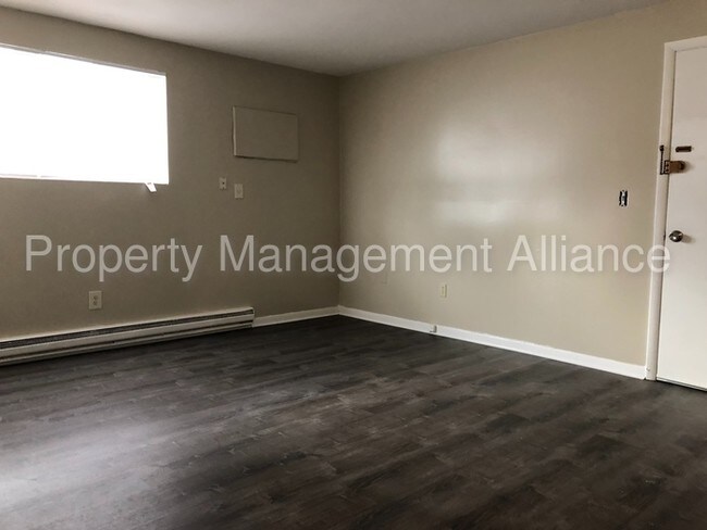 Foto del edificio - 4460 Milton Ave