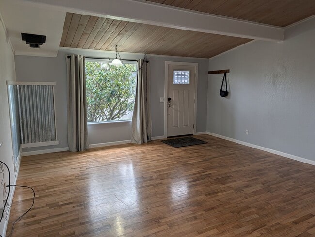 Foto del edificio - 825 N Laventure Rd