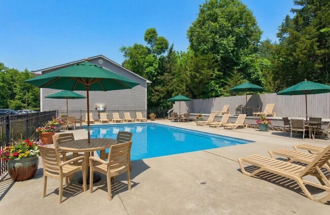 Building Photo - Cypress Pointe