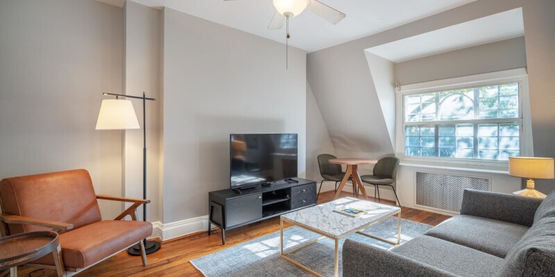 Foto principal - 1264 New Hampshire Ave NW