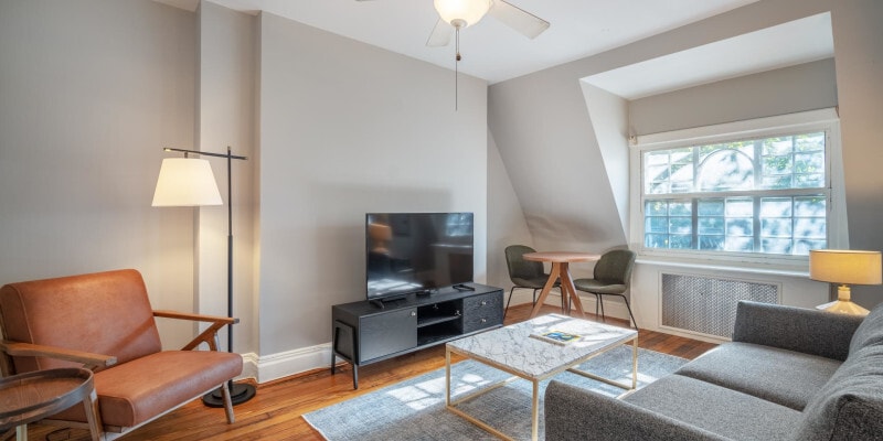 Primary Photo - 1264 New Hampshire Ave NW