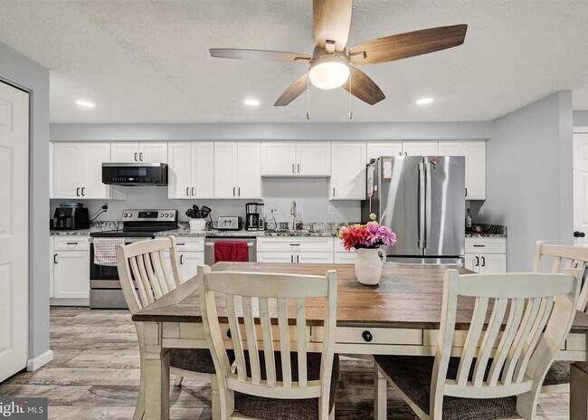 Foto del edificio - 300 Long Cove Ln