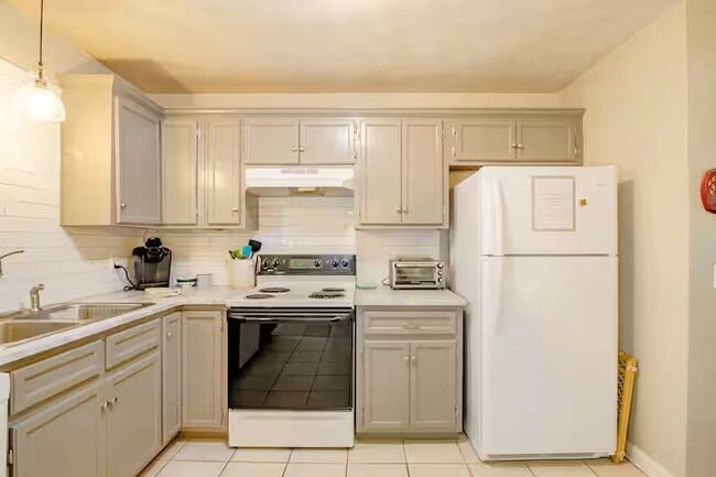 Well equipped kitchen has fridge, dishwasher, microwave, toaster oven, keurig and drip coffee maker. - 515 School Ln