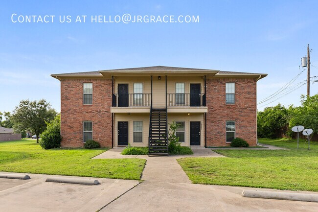 Foto del edificio - 2100 Breezy Dr