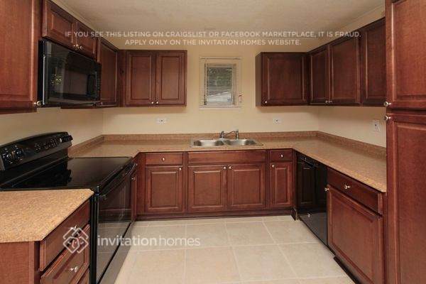 Foto del edificio - 8606 Chinaberry Dr