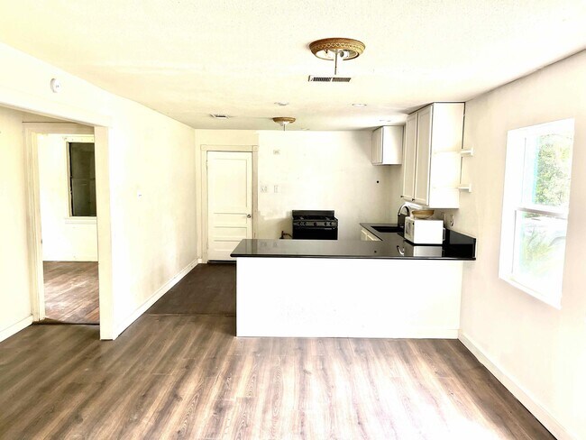 Building Photo - 10545 Red Oak Dr