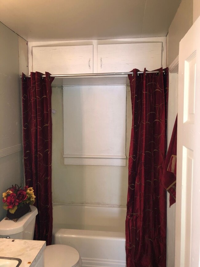 Building Photo - Available Now! 3/1 with carport!