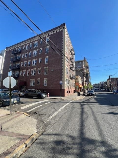 Building Photo - 104 Westover Pl