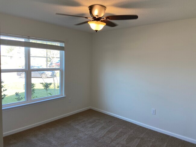 Bedroom 1 - 7307 Single Trce