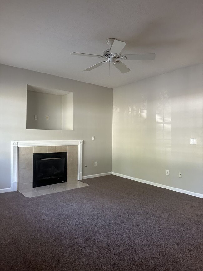 Building Photo - Beautiful 3 Bedroom 2.5 Bath Single Family...