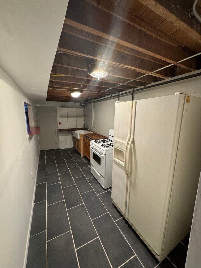 Kitchen - 4025 Dover St