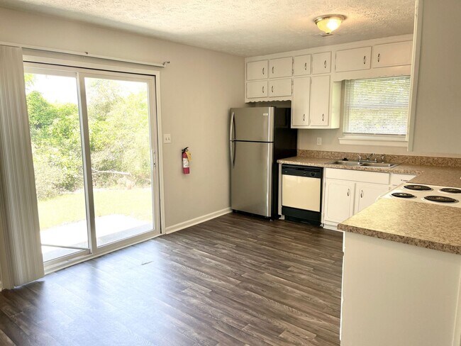 Foto del edificio - Welcome to this charming 2-bedroom, 1.5-ba...