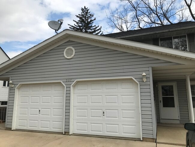 Building Photo - 307 N Huber St