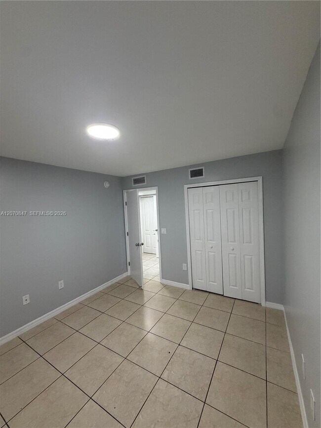 Foto del edificio - 1261 SE 27th St