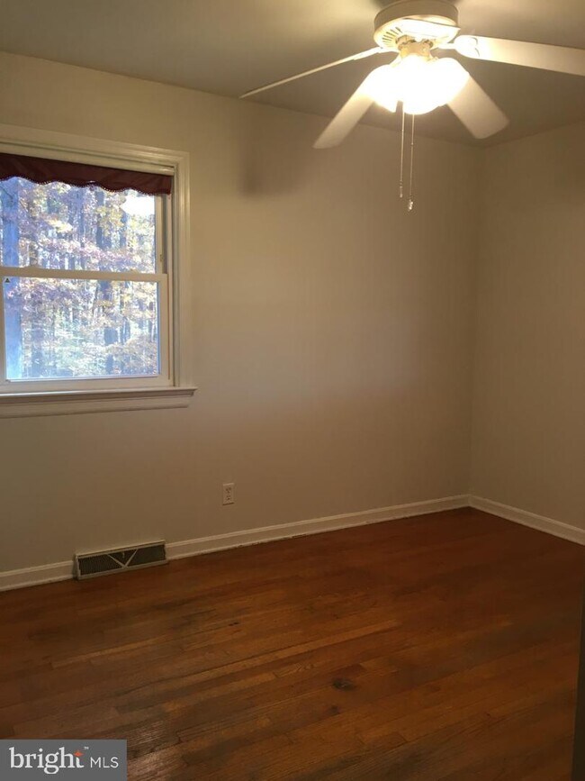 Building Photo - 806 Hartwood Rd