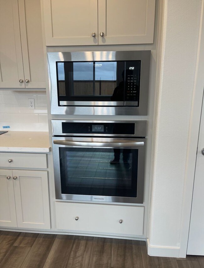 Foto del edificio - Beautiful Northlake 4 BED 3.5 BATH