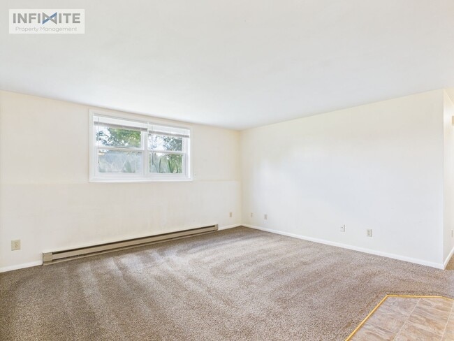 Building Photo - 3 Bedroom off East Valley Center!