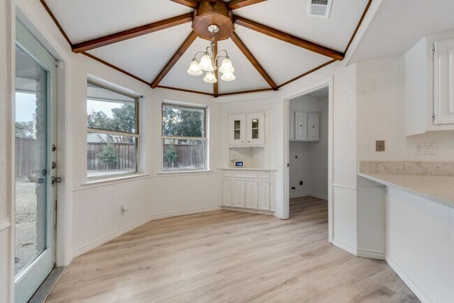 Foto del edificio - Recently Renovated 3-bed 2-bath in Plano's...