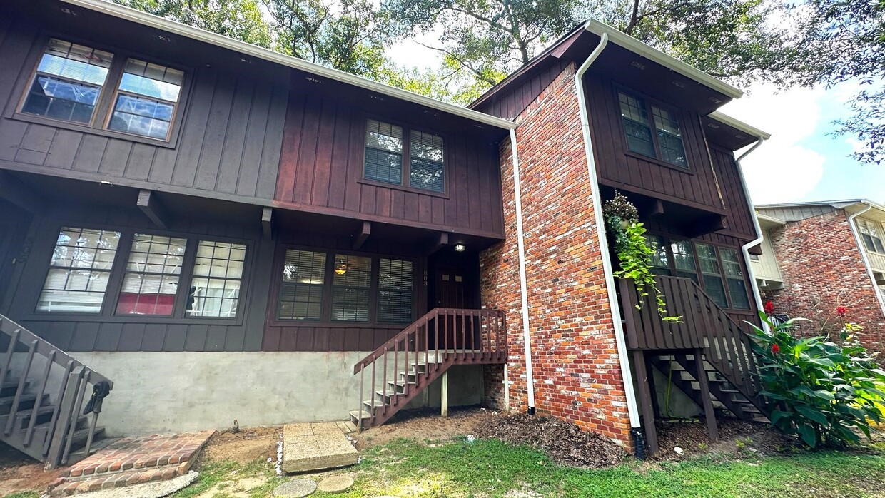 Primary Photo - 803 Timbers Ct